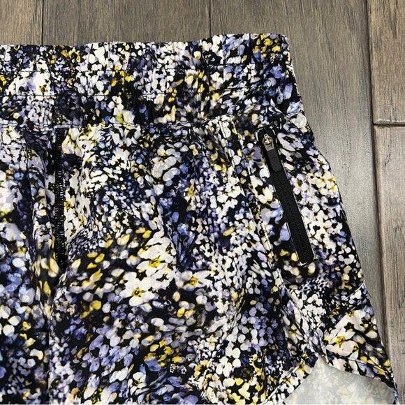 Lululemon Tracker Short V *4" Floral Metropolis Multi - Picture 4 of 8